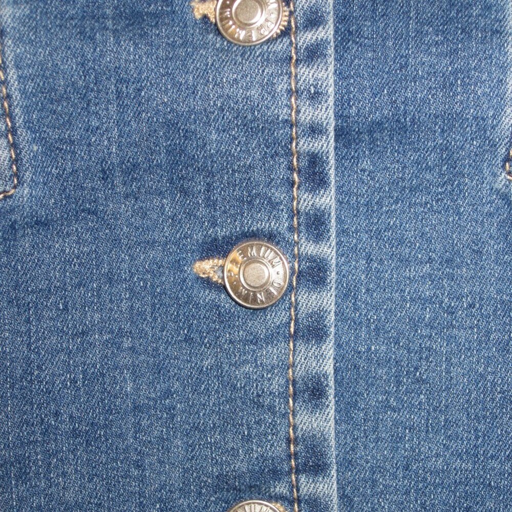 V-Neck Crop Length Button Front Sleeveless Denim Vest in Blue New - Picture 4 of 9
